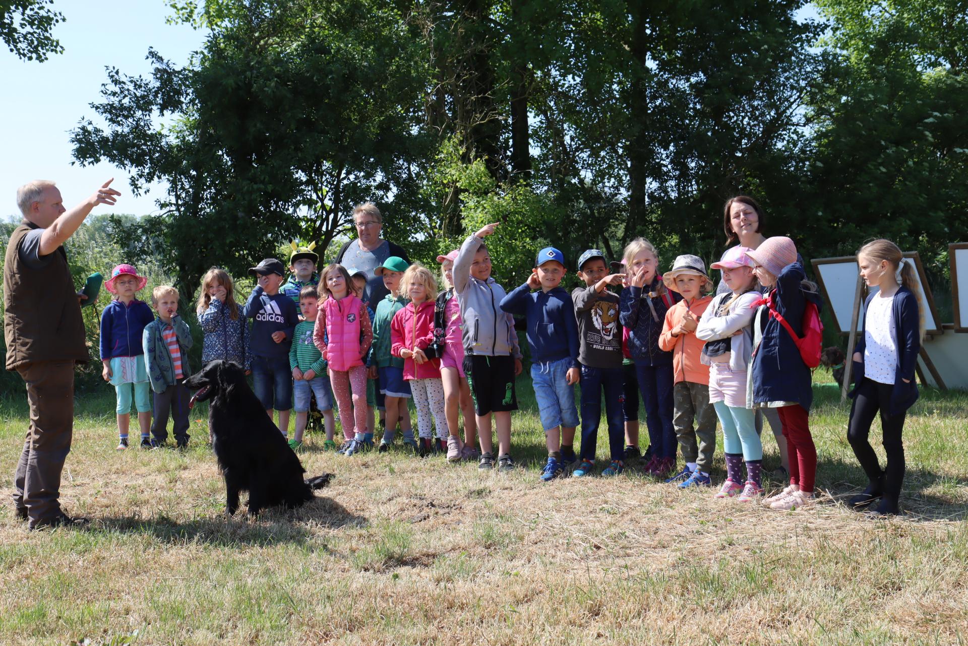  Kinder besuchten die Jäger in Sievershütten